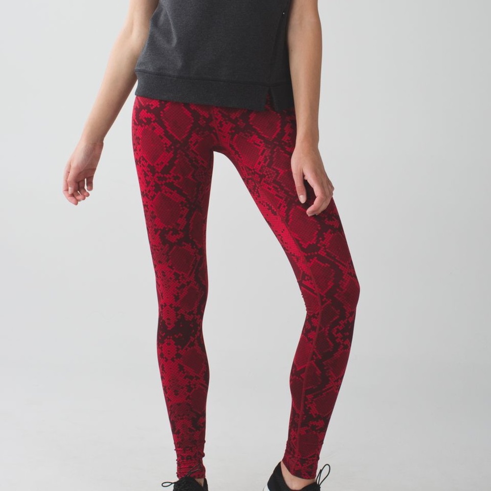 lululemon wunder under pant 28” ziggy snake - size 4